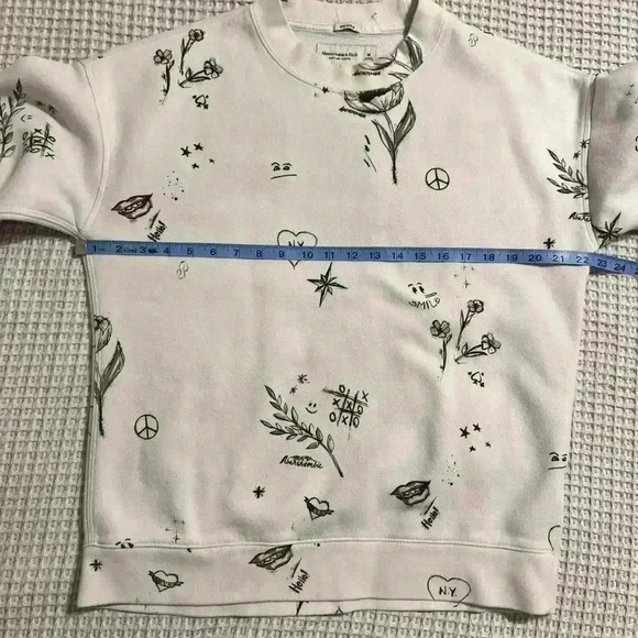 Abercrombie & Fitch Relaxed
Soft A&F Fleece White Graffiti Size M - Picture 3 of 6